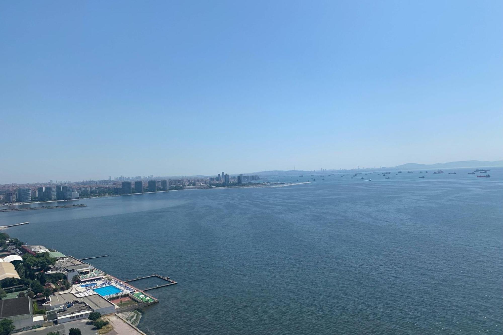Renaissance Polat Istanbul Hotel Экстерьер фото View of the bay from the 30th floor of the World Trade Center