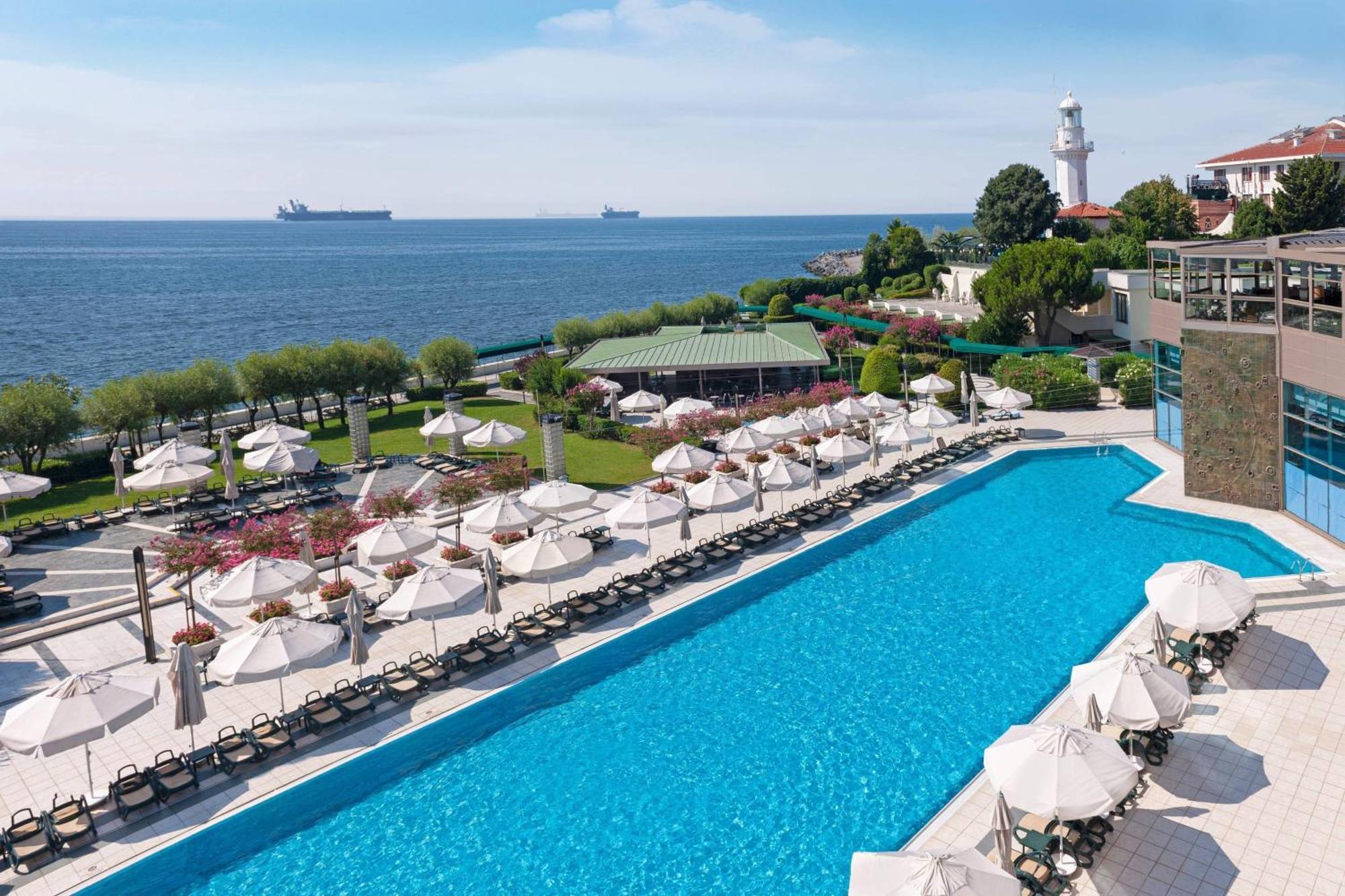 Renaissance Polat Istanbul Hotel Экстерьер фото Pool at the hotel