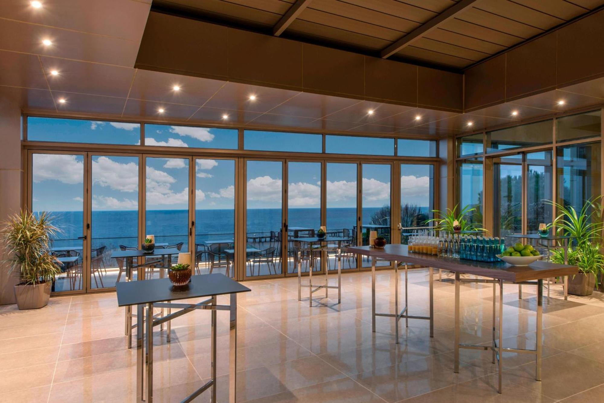 Renaissance Polat Istanbul Hotel Экстерьер фото The Sky Bar